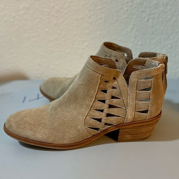 Vince Camuto Peera Soft Suede Leather Short Ankle Booties - Picture 4 of 10